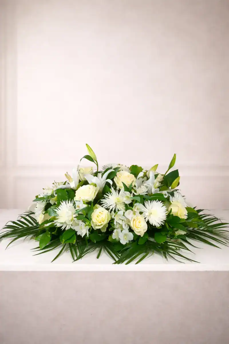 Almohadón de rosas blancas